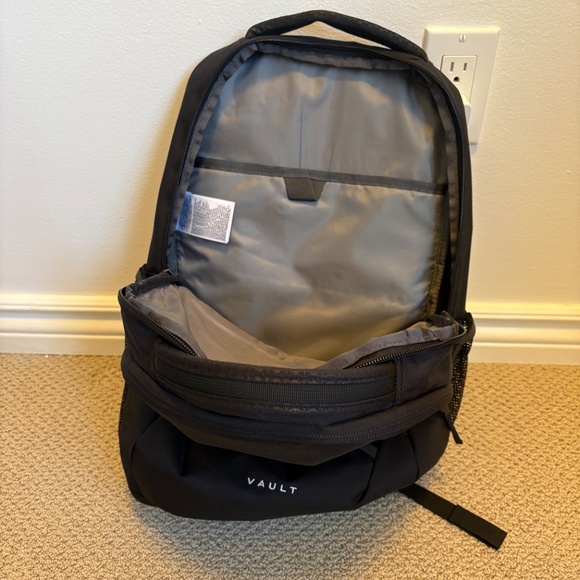 North Face Vault Backpack (Women's) - Picture 3 of 4